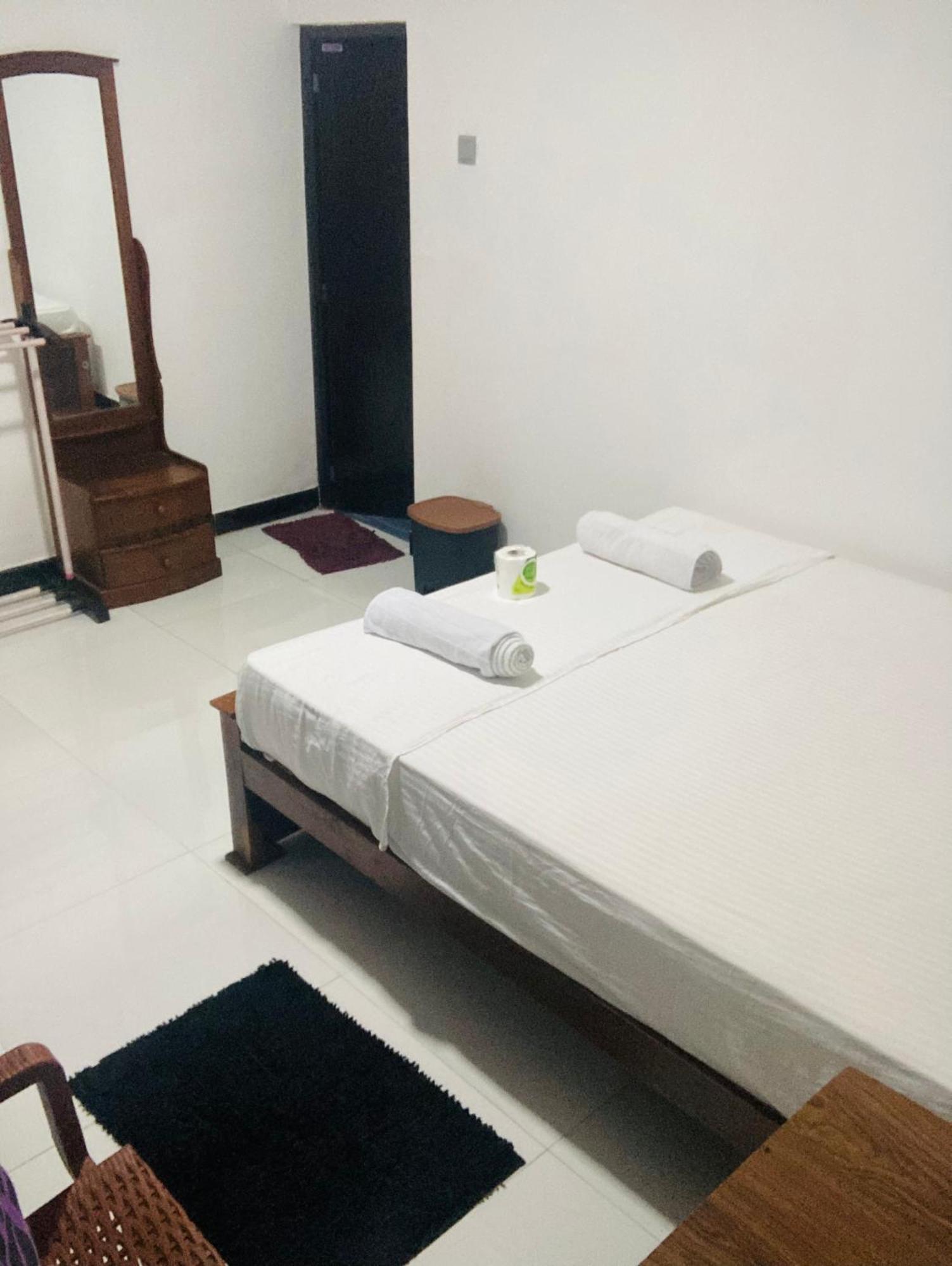 Malee Homestay Polonnaruwa Exterior photo