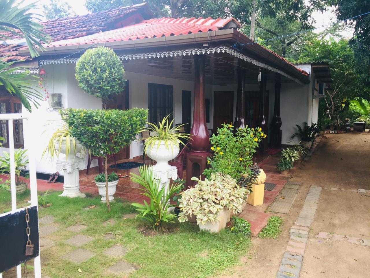 Malee Homestay Polonnaruwa Exterior photo
